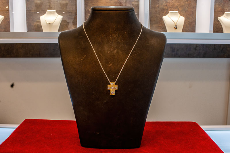 Goldkreuz mit Diamanten - Goldankauf Johan